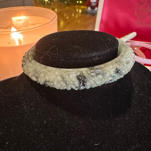 💚🤍 Floral Burmese Jadeite Jade Bangle Bracelet - shades of green - Picture 7 of 12